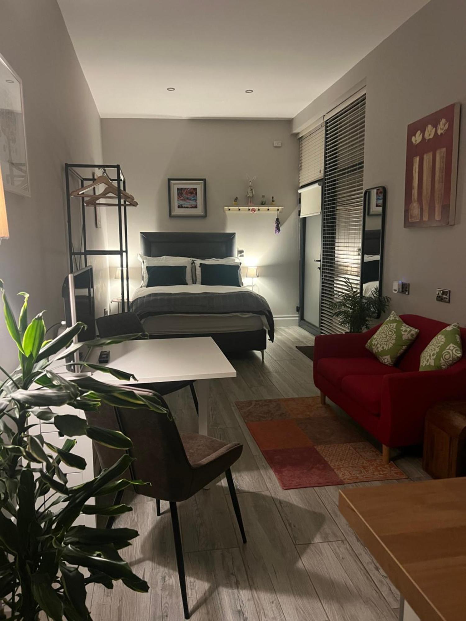 Hugo Mews Bright Studio Apartment Bray Exterior photo